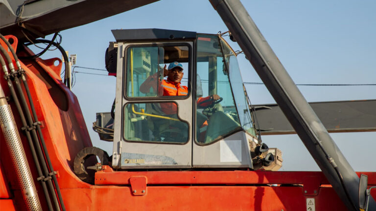 ចំណតផែរណបពហុបំណង LM២៦