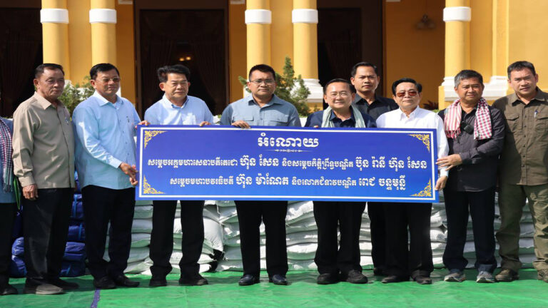 ក.ស.ភ. បានអញ្ជើញចូលរួមប្រគល់អំណោយក្រោមអធិបតីភាពឯកឧត្តម ប៉េង ពោធិ៍នា រដ្ឋមន្រ្តីក្រសួងសាធារណការ និងដឹកជញ្ជូន